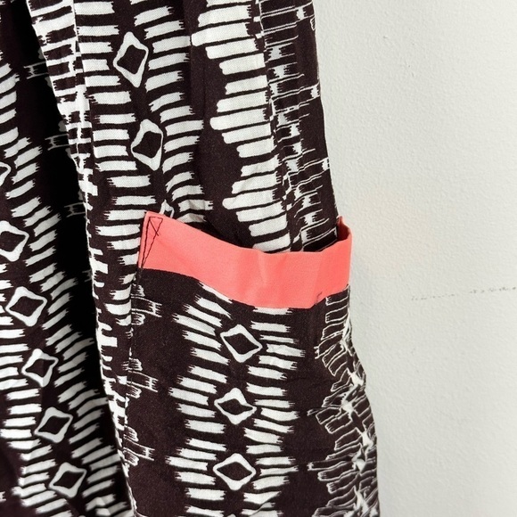 Women's Sleeveless Pattern Mini Dress w/ Pockets - Picture 3 of 7